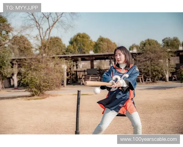 [健身动起来]刘英带来基础球感训练：颠球.